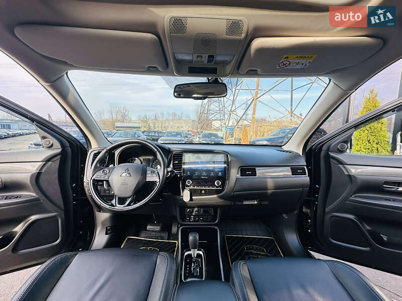 Внедорожник / Кроссовер Mitsubishi Outlander 2023 в Харькове