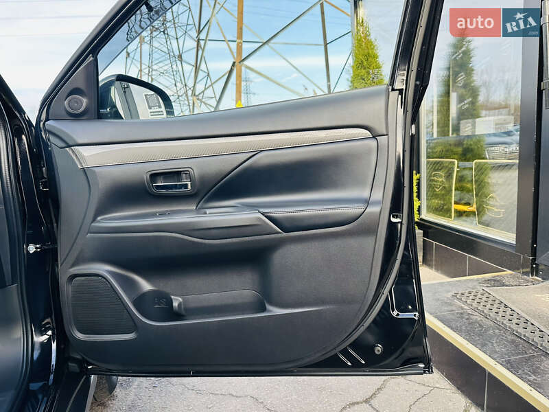 Внедорожник / Кроссовер Mitsubishi Outlander 2023 в Харькове