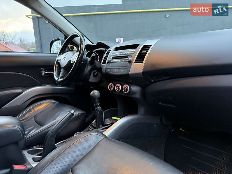 Позашляховик / Кросовер Mitsubishi Outlander 2007 в Кременці