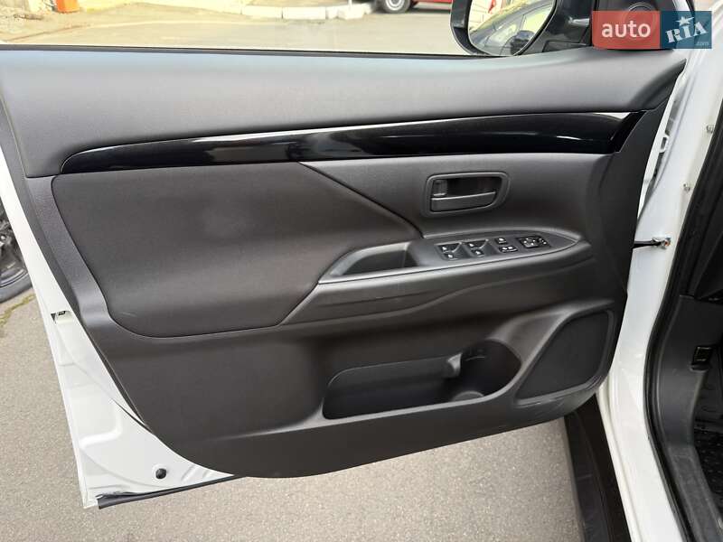 Позашляховик / Кросовер Mitsubishi Outlander 2019 в Одесі фото 8 Позашляховик / Кросовер Mitsubishi Outlander 2019 в Одесі