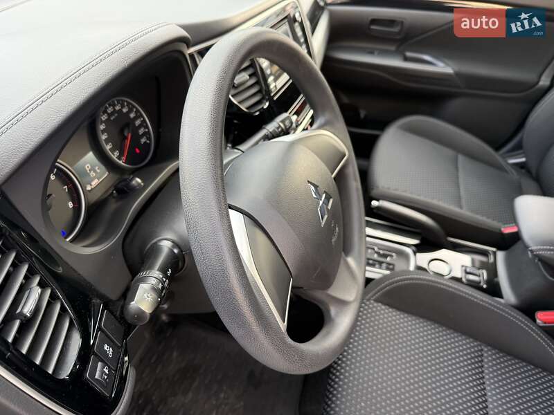 Позашляховик / Кросовер Mitsubishi Outlander 2019 в Одесі фото 12 Позашляховик / Кросовер Mitsubishi Outlander 2019 в Одесі