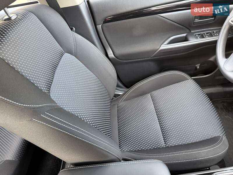 Позашляховик / Кросовер Mitsubishi Outlander 2019 в Одесі фото 23 Позашляховик / Кросовер Mitsubishi Outlander 2019 в Одесі