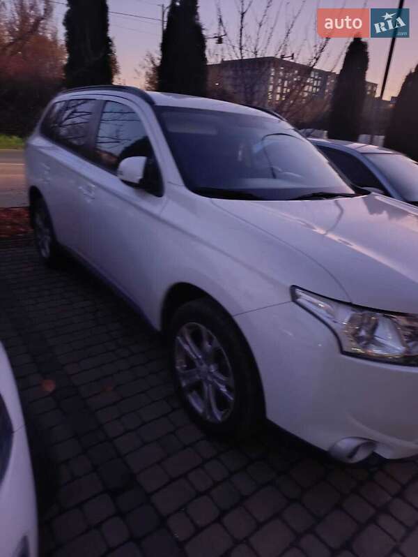 Позашляховик / Кросовер Mitsubishi Outlander 2013 в Ужгороді фото 2 Позашляховик / Кросовер Mitsubishi Outlander 2013 в Ужгороді
