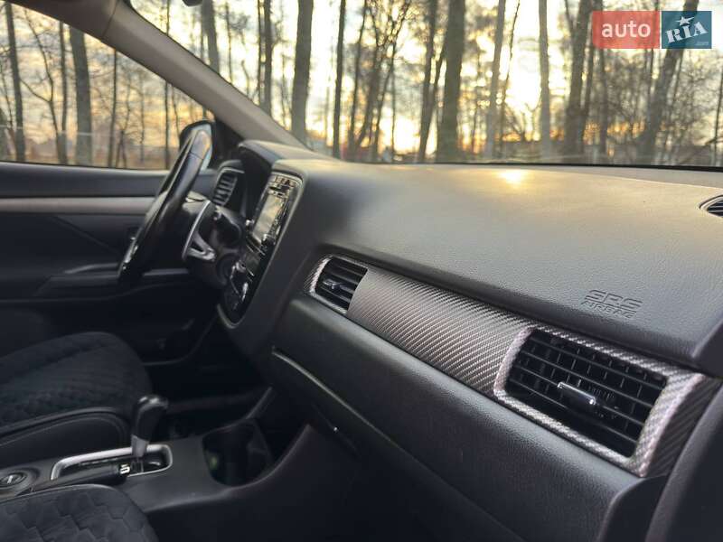 Внедорожник / Кроссовер Mitsubishi Outlander 2016 в Ахтырке фото 39 Внедорожник / Кроссовер Mitsubishi Outlander 2016 в Ахтырке