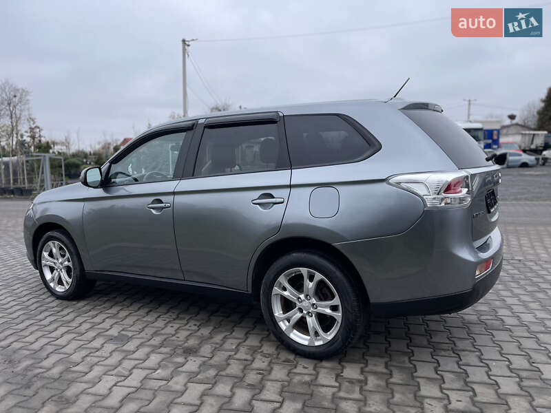 Позашляховик / Кросовер Mitsubishi Outlander 2013 в Луцьку