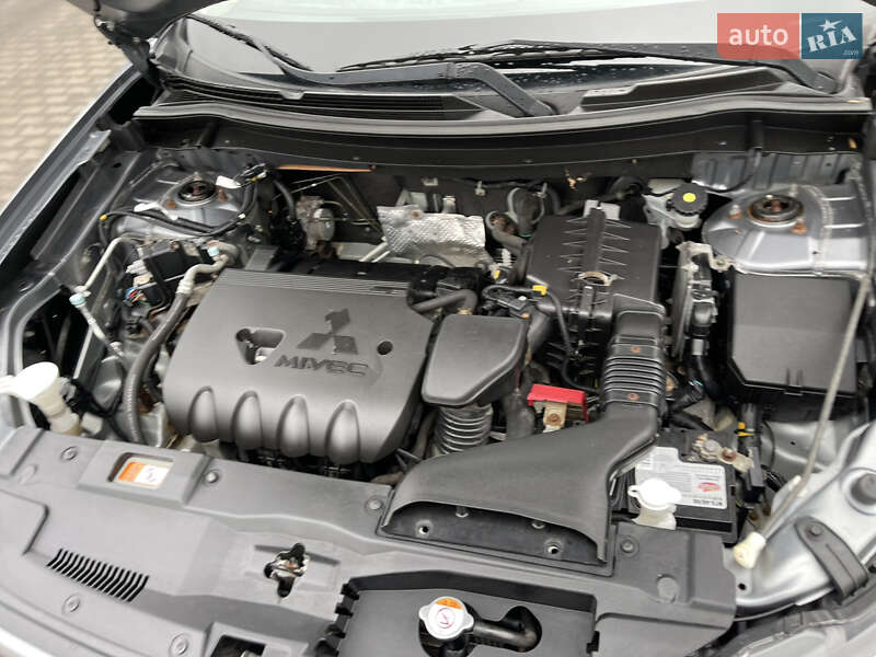 Позашляховик / Кросовер Mitsubishi Outlander 2013 в Луцьку