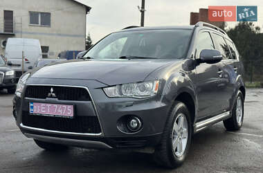 Внедорожник / Кроссовер Mitsubishi Outlander 2011 в Дубно