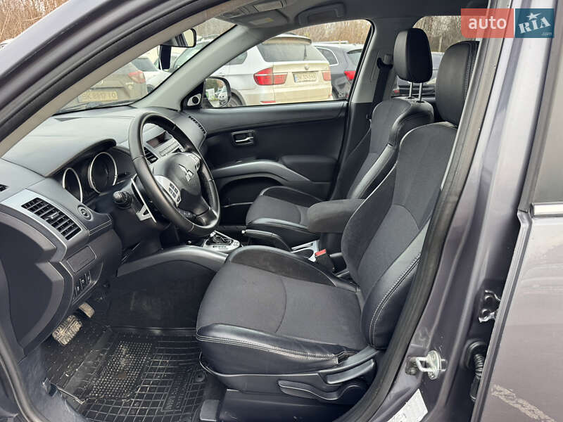 Позашляховик / Кросовер Mitsubishi Outlander 2011 в Дубні
