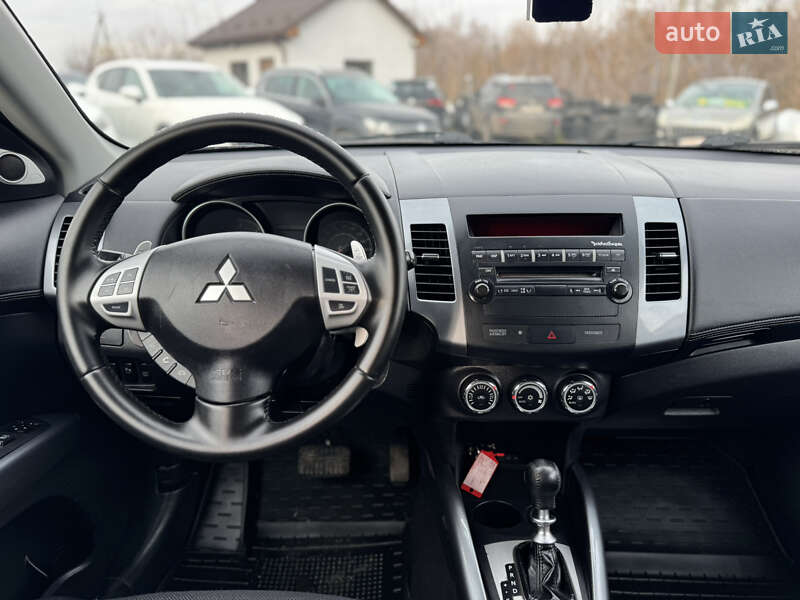 Позашляховик / Кросовер Mitsubishi Outlander 2011 в Дубні