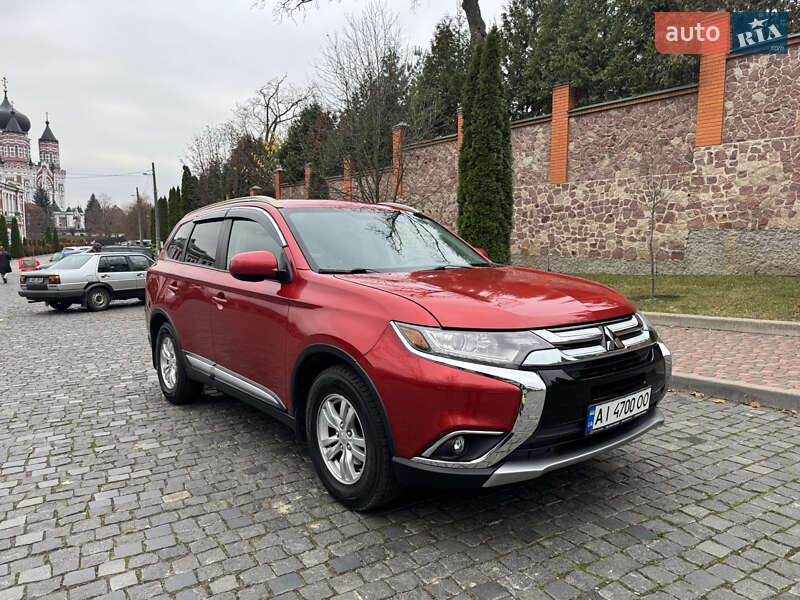 Внедорожник / Кроссовер Mitsubishi Outlander 2016 в Киеве