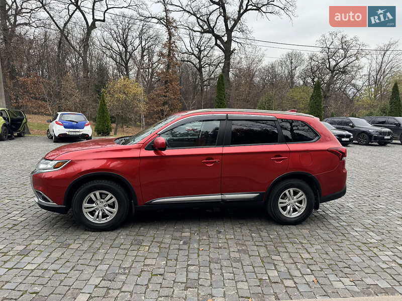Внедорожник / Кроссовер Mitsubishi Outlander 2016 в Киеве