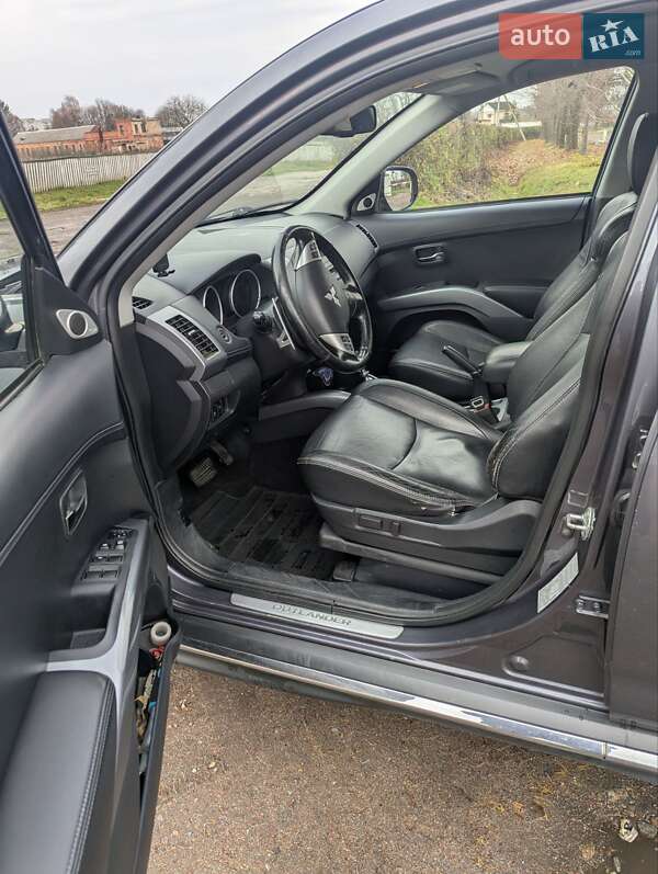 Позашляховик / Кросовер Mitsubishi Outlander 2011 в Житомирі