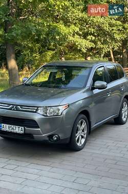 Внедорожник / Кроссовер Mitsubishi Outlander 2013 в Киеве