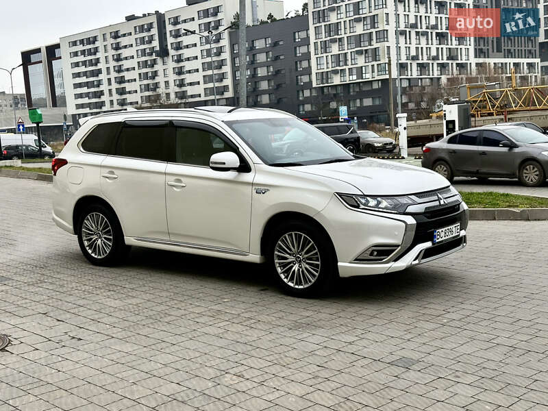 Позашляховик / Кросовер Mitsubishi Outlander 2019 в Львові