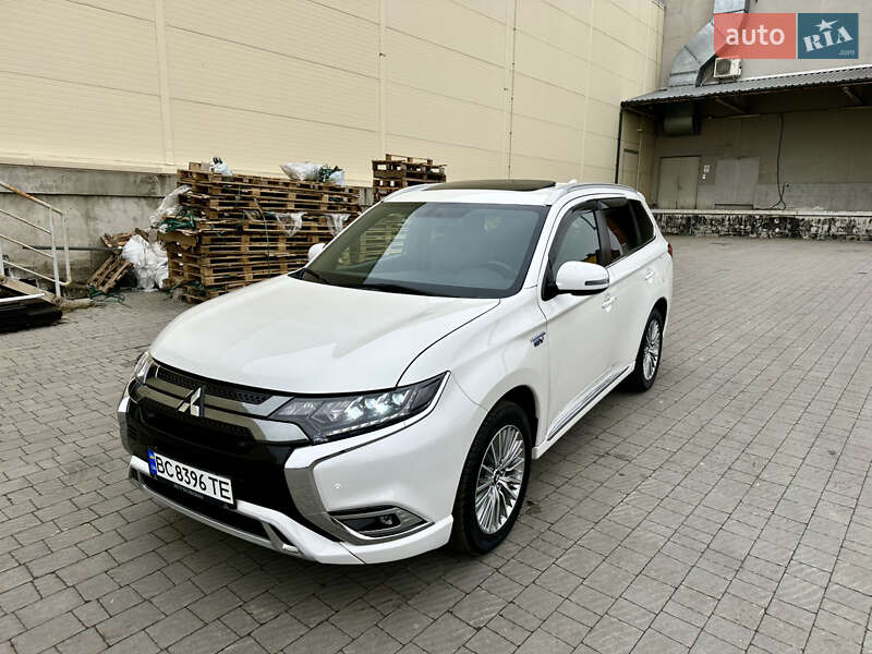 Позашляховик / Кросовер Mitsubishi Outlander 2019 в Львові