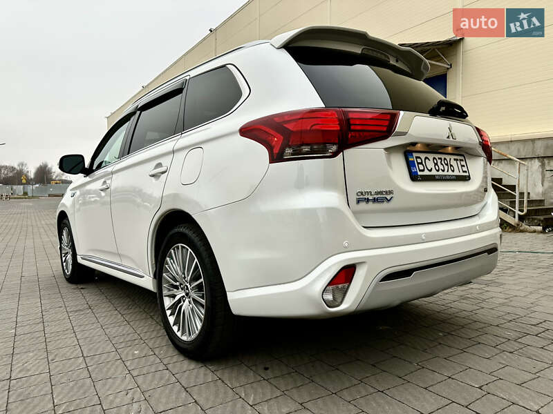 Позашляховик / Кросовер Mitsubishi Outlander 2019 в Львові