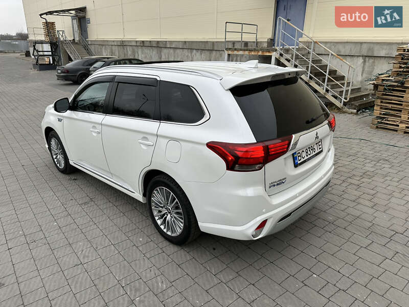 Позашляховик / Кросовер Mitsubishi Outlander 2019 в Львові