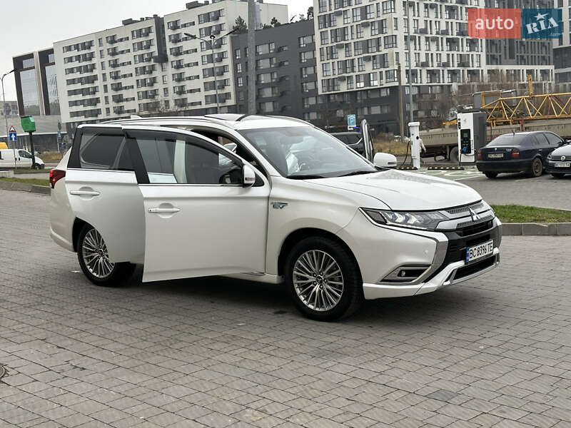 Позашляховик / Кросовер Mitsubishi Outlander 2019 в Львові