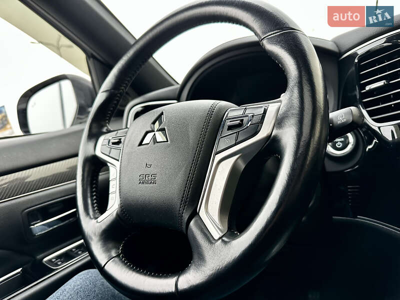 Позашляховик / Кросовер Mitsubishi Outlander 2019 в Львові