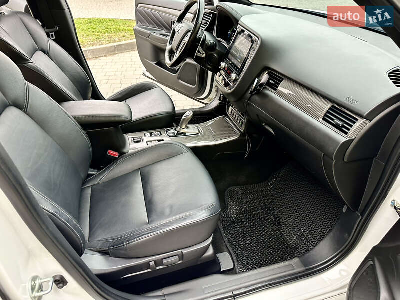 Позашляховик / Кросовер Mitsubishi Outlander 2019 в Львові