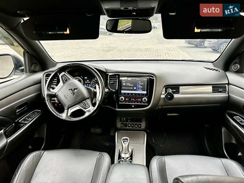Позашляховик / Кросовер Mitsubishi Outlander 2019 в Львові