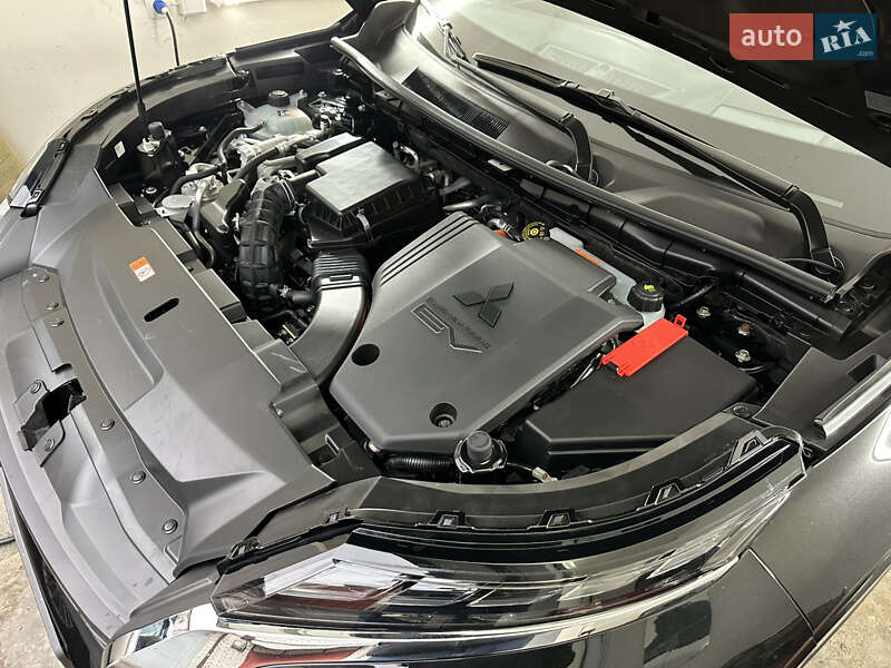 Позашляховик / Кросовер Mitsubishi Outlander 2024 в Львові