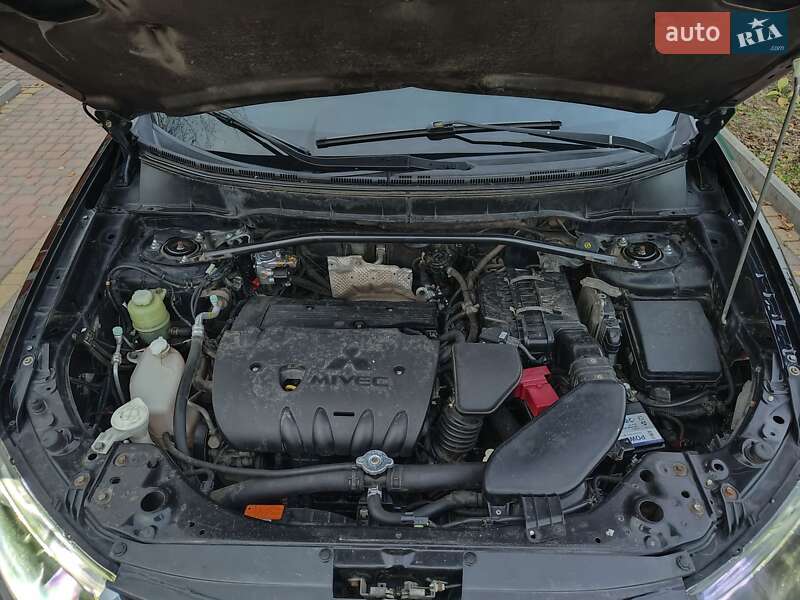 Позашляховик / Кросовер Mitsubishi Outlander 2008 в Миколаєві
