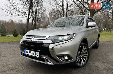 Внедорожник / Кроссовер Mitsubishi Outlander 2021 в Хмельницком