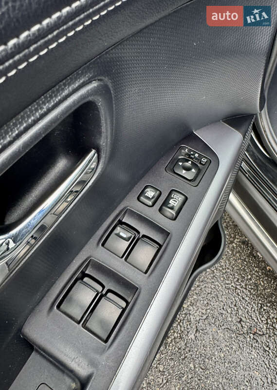 Позашляховик / Кросовер Mitsubishi Outlander 2012 в Полтаві