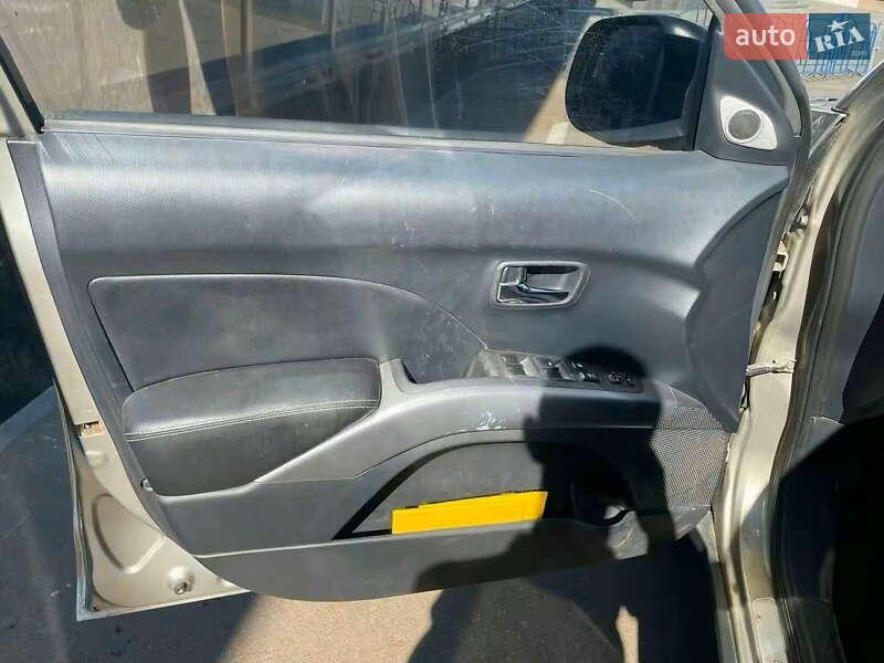 Позашляховик / Кросовер Mitsubishi Outlander 2007 в Києві фото 11 Позашляховик / Кросовер Mitsubishi Outlander 2007 в Києві
