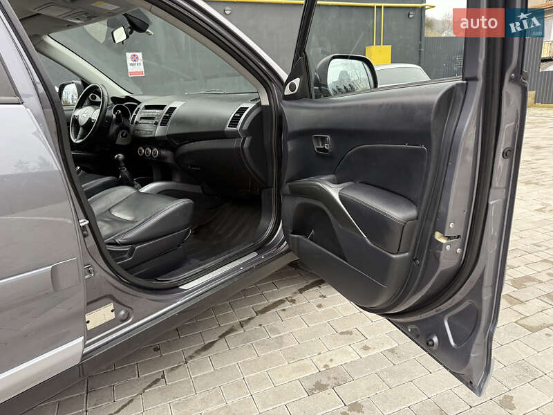 Внедорожник / Кроссовер Mitsubishi Outlander 2008 в Кременце