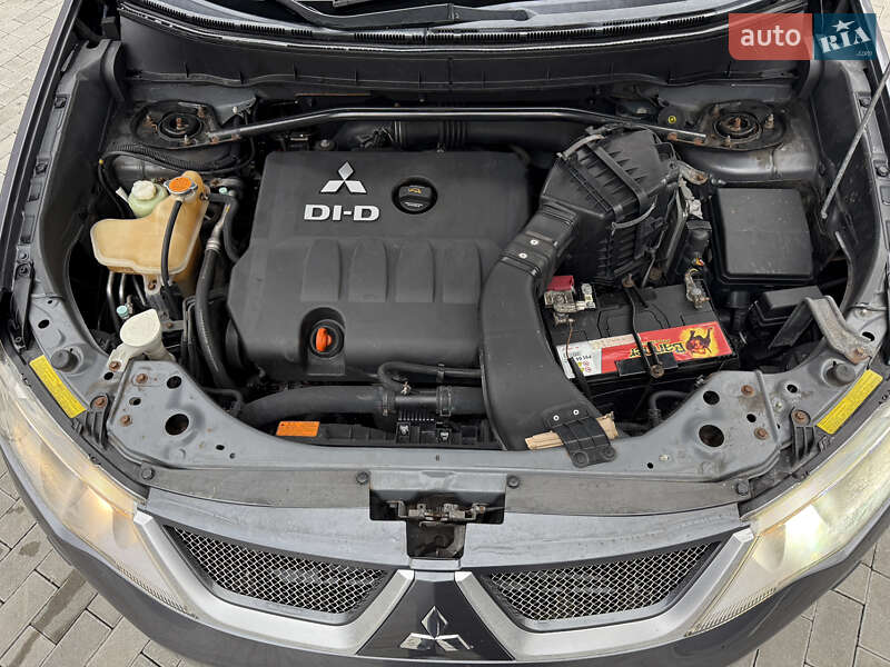 Внедорожник / Кроссовер Mitsubishi Outlander 2008 в Кременце