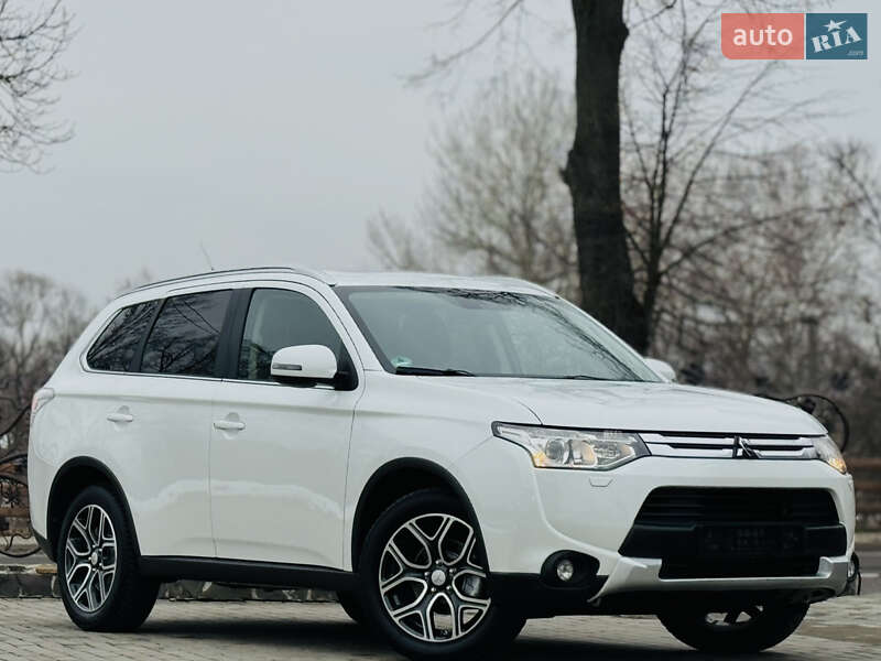 Позашляховик / Кросовер Mitsubishi Outlander 2015 в Дрогобичі