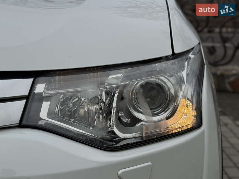 Позашляховик / Кросовер Mitsubishi Outlander 2015 в Дрогобичі