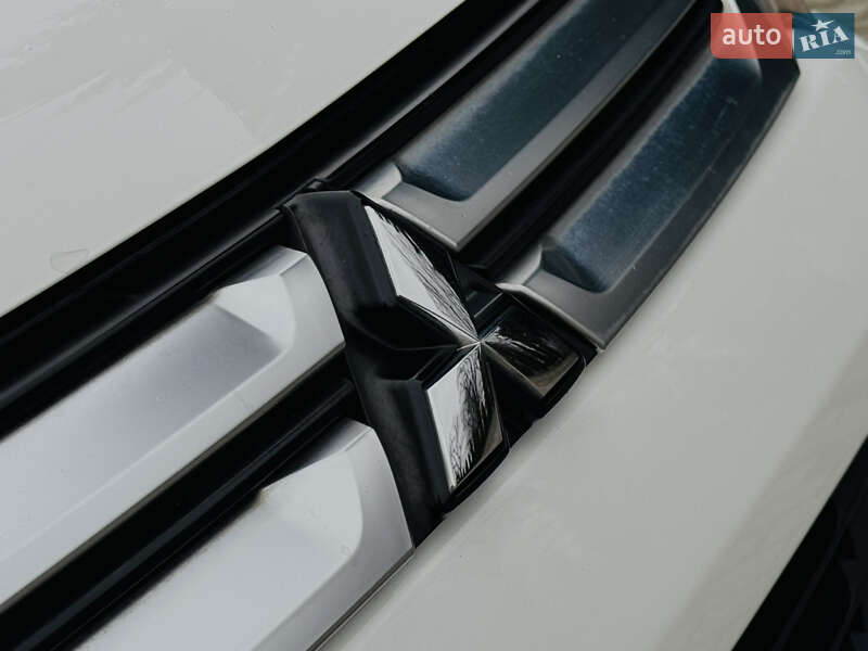 Позашляховик / Кросовер Mitsubishi Outlander 2015 в Дрогобичі