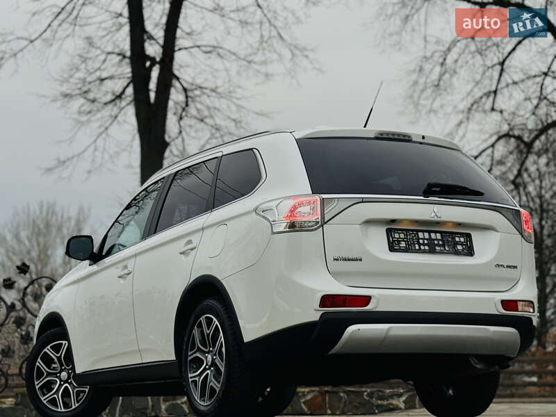 Позашляховик / Кросовер Mitsubishi Outlander 2015 в Дрогобичі