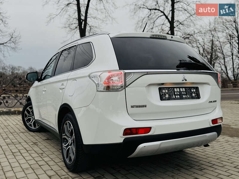 Позашляховик / Кросовер Mitsubishi Outlander 2015 в Дрогобичі