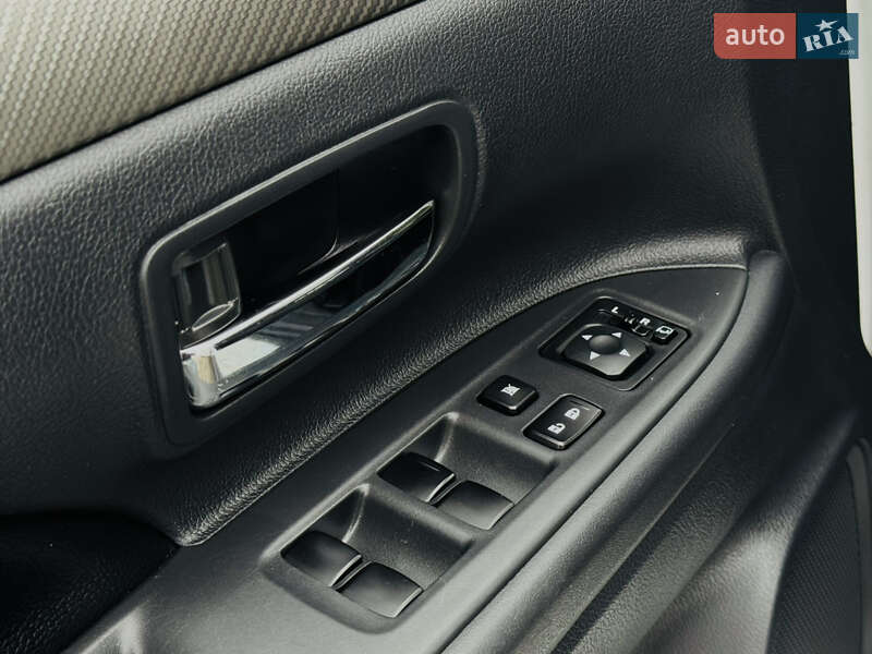 Позашляховик / Кросовер Mitsubishi Outlander 2015 в Дрогобичі