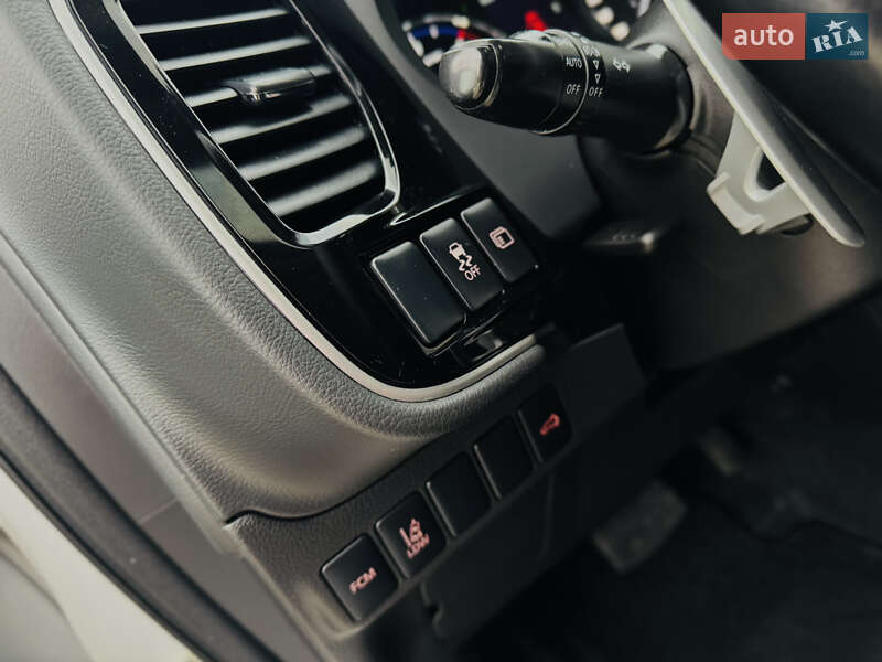 Позашляховик / Кросовер Mitsubishi Outlander 2015 в Дрогобичі