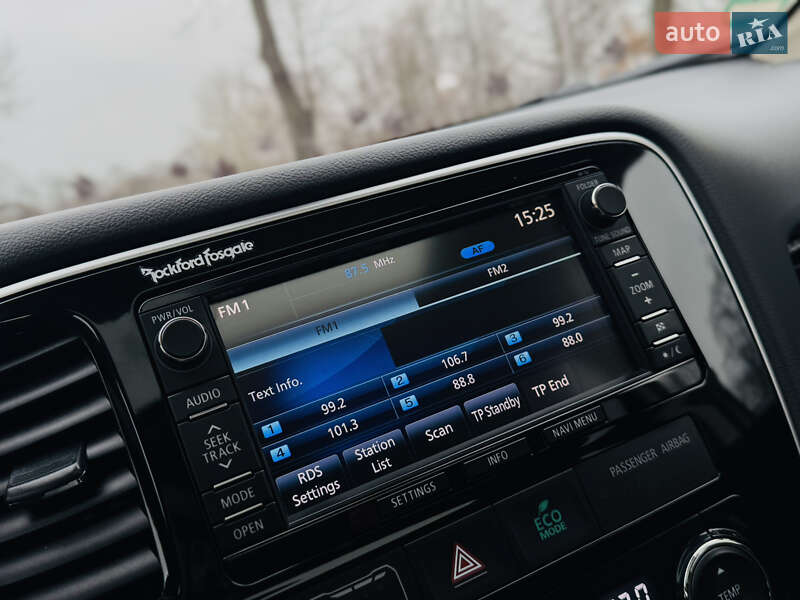 Позашляховик / Кросовер Mitsubishi Outlander 2015 в Дрогобичі