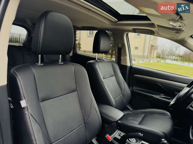 Позашляховик / Кросовер Mitsubishi Outlander 2015 в Дрогобичі