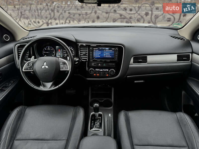 Позашляховик / Кросовер Mitsubishi Outlander 2015 в Дрогобичі