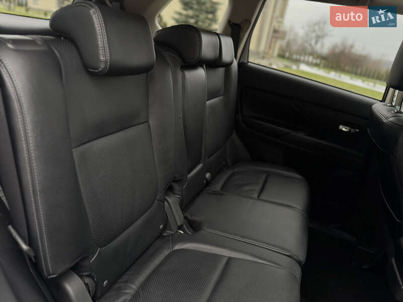 Позашляховик / Кросовер Mitsubishi Outlander 2015 в Дрогобичі