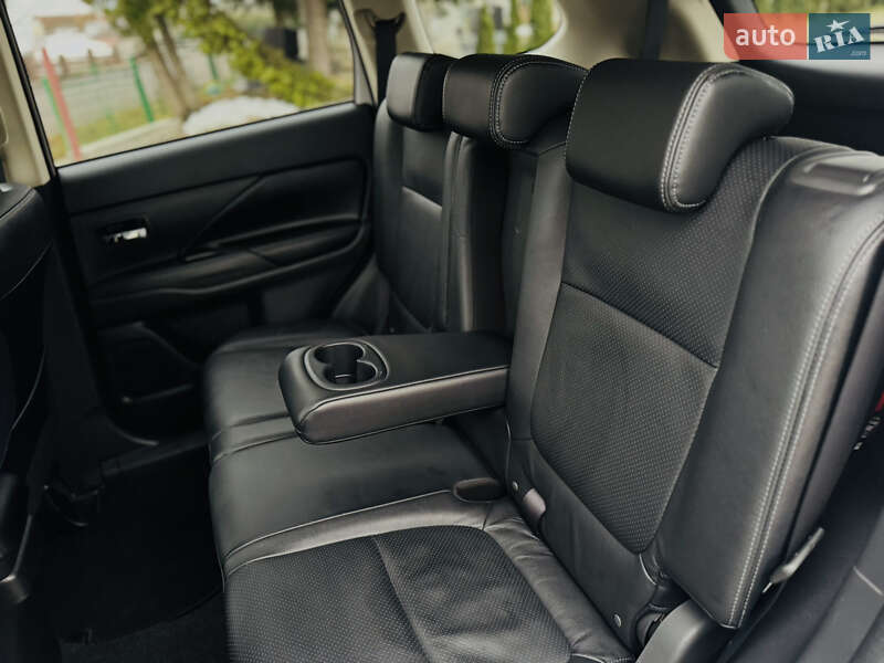 Позашляховик / Кросовер Mitsubishi Outlander 2015 в Дрогобичі