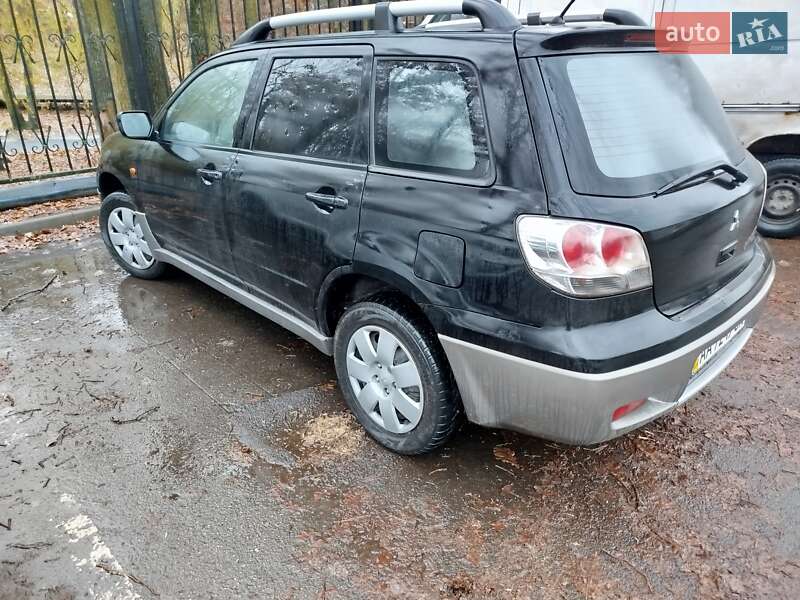 Позашляховик / Кросовер Mitsubishi Outlander 2003 в Києві