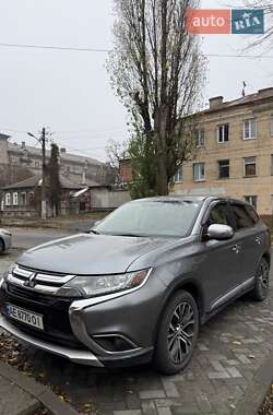 Позашляховик / Кросовер Mitsubishi Outlander 2017 в Дніпрі