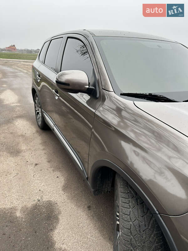 Внедорожник / Кроссовер Mitsubishi Outlander 2015 в Сумах фото 2 Внедорожник / Кроссовер Mitsubishi Outlander 2015 в Сумах