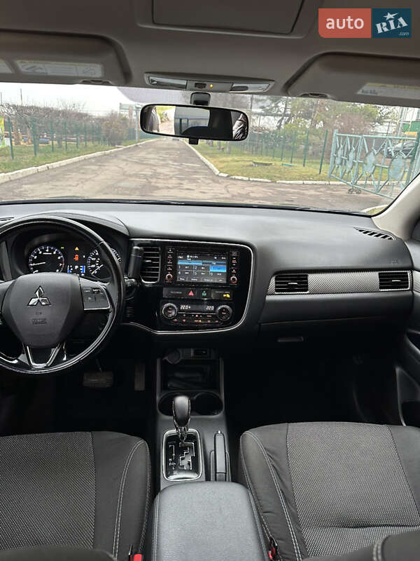 Внедорожник / Кроссовер Mitsubishi Outlander 2015 в Сумах фото 18 Внедорожник / Кроссовер Mitsubishi Outlander 2015 в Сумах
