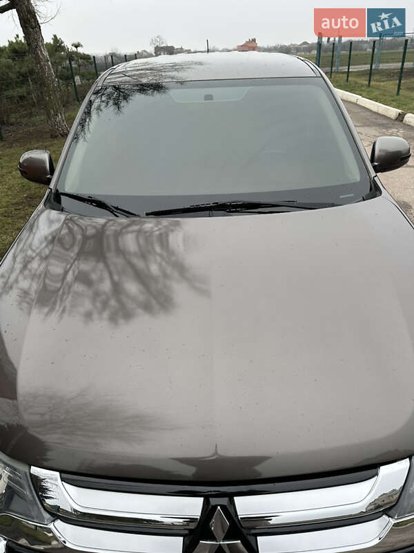 Внедорожник / Кроссовер Mitsubishi Outlander 2015 в Сумах фото 8 Внедорожник / Кроссовер Mitsubishi Outlander 2015 в Сумах