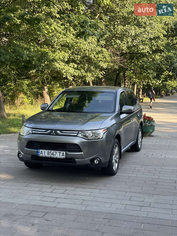 Позашляховик / Кросовер Mitsubishi Outlander 2013 в Попільні